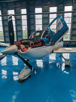 Ein SR22 auf Lager mit nur 36 Flugstunden!
